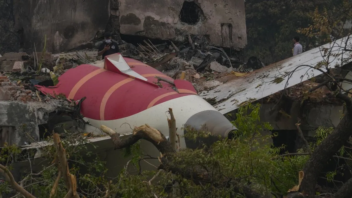 Air India Plane Crash के पीछे कहीं ये 6 वजहें तो नहीं? जानें किन परिस्थितियों में हो सकता है हादसा